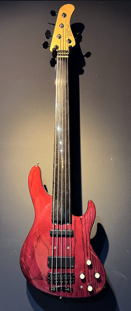 A815【詳細複数写真あり】Crews maniac sound/ベース用豪華ハードケース/ブランドロゴのプレート入り/ブランド刺繍あり/ブラウン 中古Crews Maniac Sound（クルーズ・マニアック